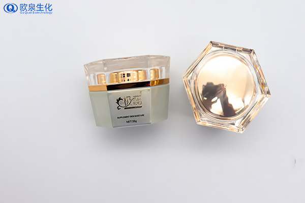 油性皮膚愛(ài)長(zhǎng)痘怎么調(diào)節(jié)護(hù)理？