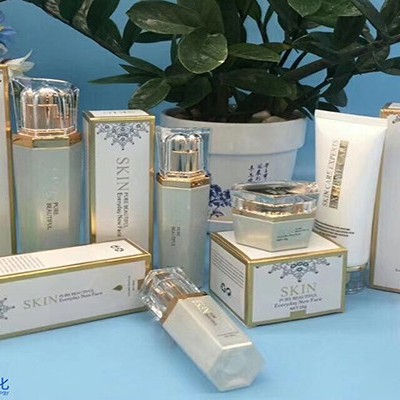 洗護(hù)廠(chǎng)家:為什么頭發(fā)和皮膚容易出油